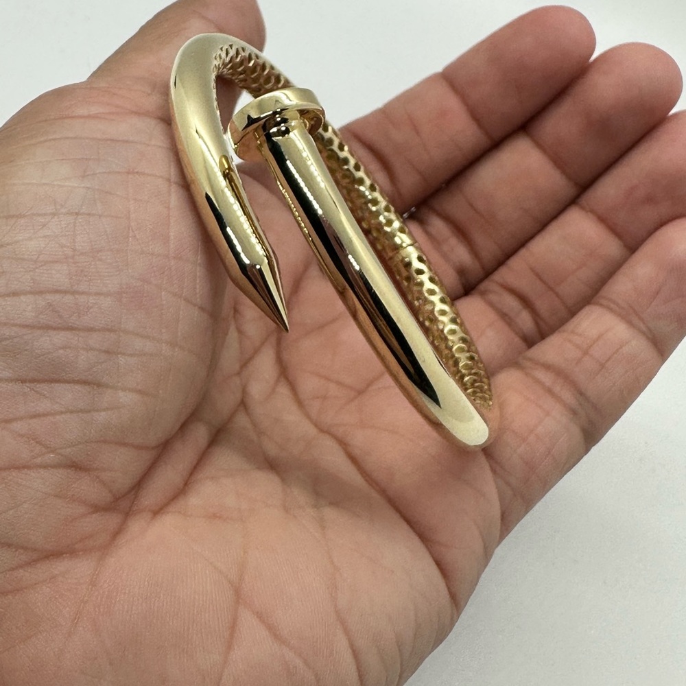 10kt Gold Bangle Bracelet